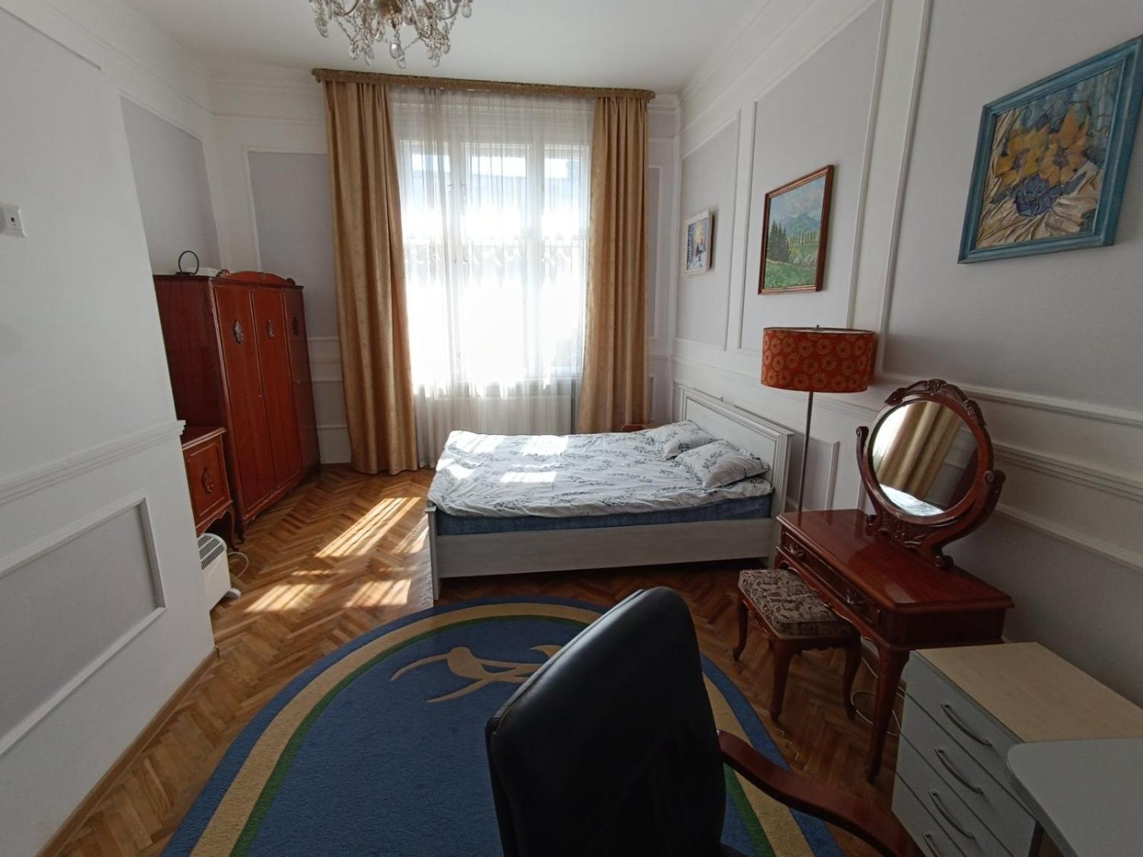 Старовинні Апартаменти У Центрі Міста Uzjhorod Exteriör bild